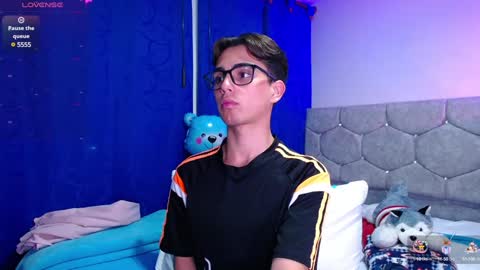 Owen  Independent model  online show from December 20, 5:57 am