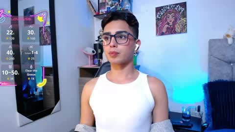 Owen  Independent model  online show from April 8, 7:08 am