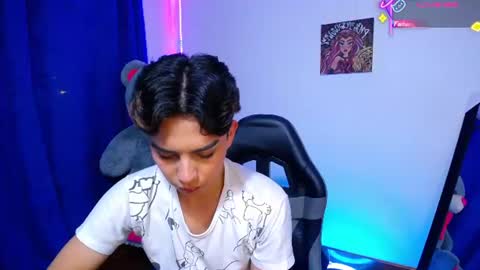 Owen  Independent model  online show from June 9, 7:42 am