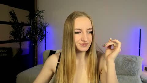 Oxy Foxie online show from April 5, 3:31 pm