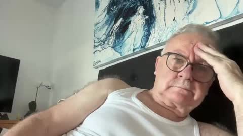 Snapshot of ozhairybearxxxx chatting on December 6, 1:07 am ozhairybearxxxx online show from December 6, 1:07 am