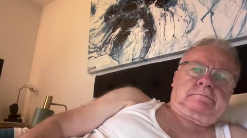 Snapshot of ozhairybearxxxx chatting on December 7, 8:44 am ozhairybearxxxx online show from December 7, 8:44 am