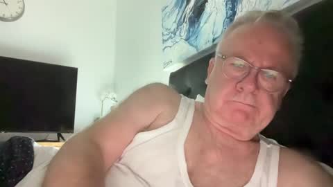 Snapshot of ozhairybearxxxx chatting on December 8, 11:46 am ozhairybearxxxx online show from December 8, 11:46 am