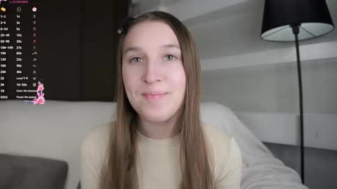 Snapshot of oziecarmona chatting on December 18, 1:11 am Caroline or just Lina online show from December 18, 1:11 am