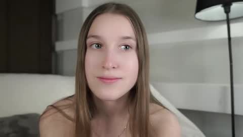 Snapshot of oziecarmona chatting on January 9, 1:19 am Caroline or just Lina online show from January 9, 1:19 am