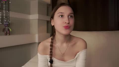 Snapshot of oziecarmona chatting on February 13, 1:23 am Caroline or just Lina online show from February 13, 1:23 am