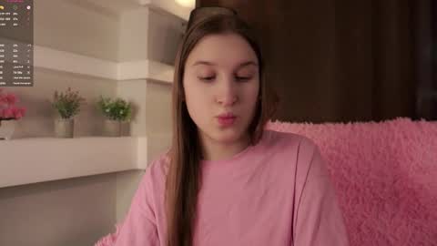 Snapshot of oziecarmona chatting on February 19, 1:23 am Caroline or just Lina online show from February 19, 1:23 am