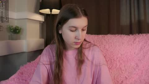 Snapshot of oziecarmona chatting on February 22, 1:18 am Caroline or just Lina online show from February 22, 1:18 am