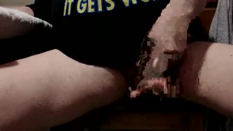 ozziebloke01 online show from April 5, 12:19 am