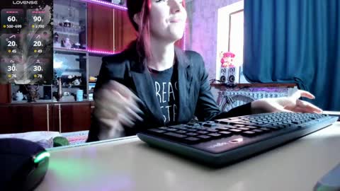 Snapshot of pa1e_pr1ncess chatting on January 11, 8:22 am Ella online show from January 11, 8:22 am