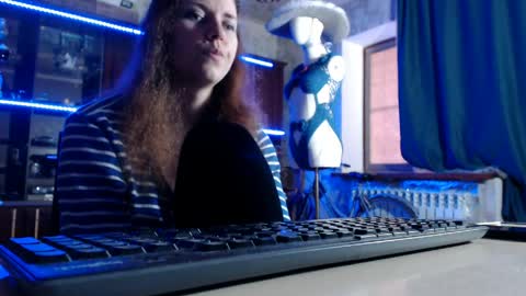 Ella online show from May 5, 6:43 am