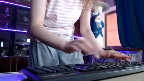 Ella online show from May 7, 6:41 am
