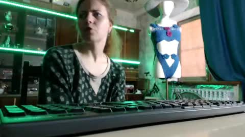 Ella online show from May 11, 6:41 am