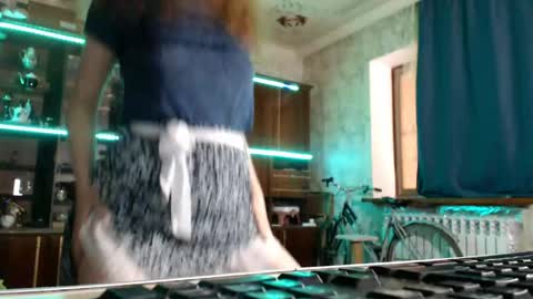 Ella online show from May 18, 7:36 am