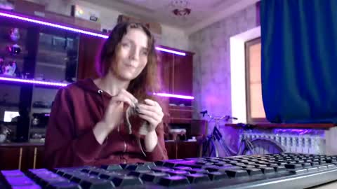 Ella online show from May 23, 5:45 am