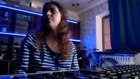 Ella online show from May 24, 7:02 am