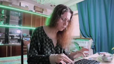 Ella online show from May 26, 6:09 am