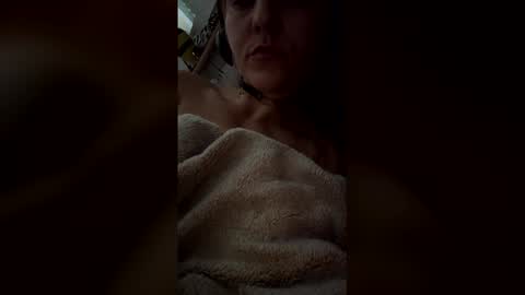 Snapshot of paaola1823 chatting on April 3, 9:40 am paaola1823 online show from April 3, 9:40 am