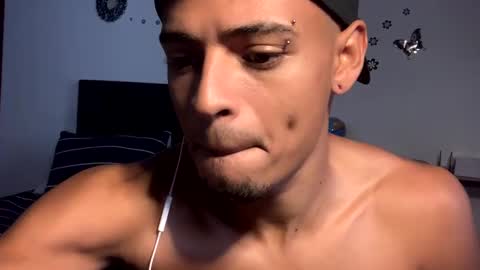 Snapshot of pablocruz2000 chatting on February 15, 4:01 pm LoneWolf online show from February 15, 4:01 pm