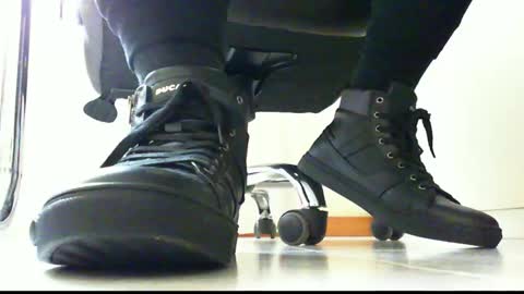 Snapshot of pablomenesssl chatting on January 8, 12:15 pm Pablo Meness online show from January 8, 12:15 pm