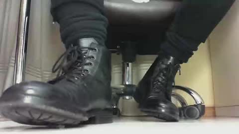 Snapshot of pablomenesssl chatting on February 1, 1:02 am Pablo Meness online show from February 1, 1:02 am