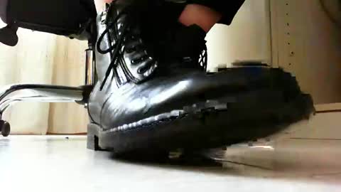 Snapshot of pablomenesssl chatting on February 28, 12:20 pm Pablo Meness online show from February 28, 12:20 pm