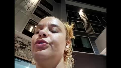 Snapshot of paidqueenbella chatting on October 18, 5:21 am paidqueenbella online show from October 18, 5:21 am