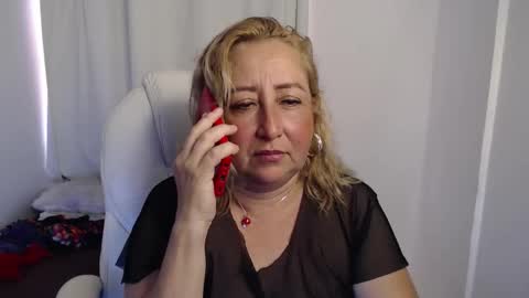 Snapshot of paiper_halliwey_ chatting on October 17, 5:15 pm paiper online show from October 17, 5:15 pm