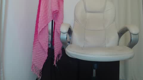 paiperhalliwey online show from February 26, 6:54 pm