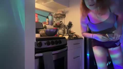 Snapshot of palebabe666 chatting on October 4, 7:39 am Leeloo online show from October 4, 7:39 am