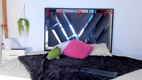 palechor online show from February 18, 12:06 am