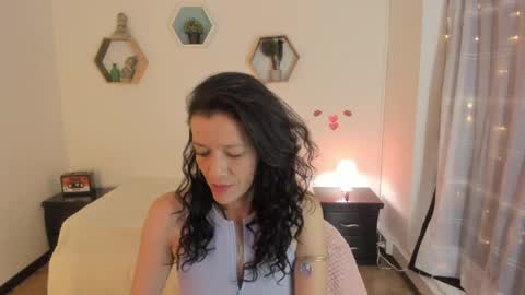 Paloma  online show from May 25, 9:10 pm