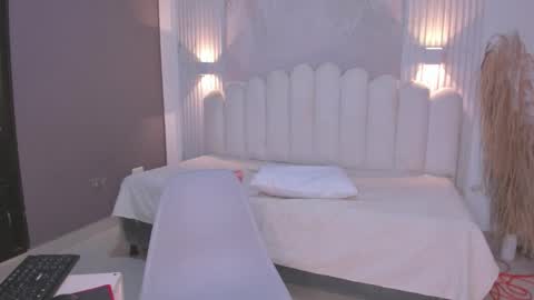 pamela online show from November 27, 7:05 pm