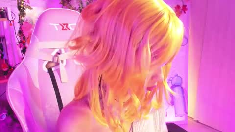 Snapshot of pamiruss0_ chatting on February 4, 3:56 am Instagram Thanks to Deathmemor for being a constant fan for 6 months really thank you very much online show from February 4, 3:56 am