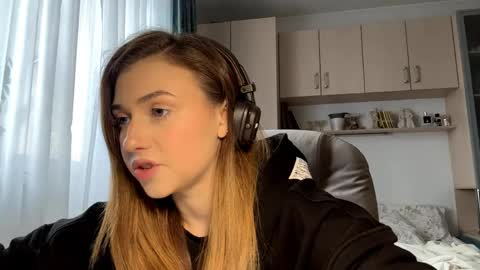 Snapshot of pamulahallquist chatting on May 29, 2:37 pm Lia online show from May 29, 2:37 pm