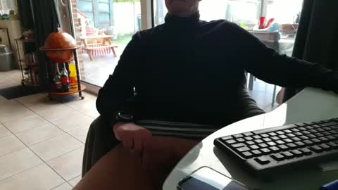 Snapshot of pantyrafke chatting on March 3, 9:33 am pantyrafke online show from March 3, 9:33 am