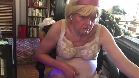 Pantyvioletlace online show from April 7, 9:15 pm