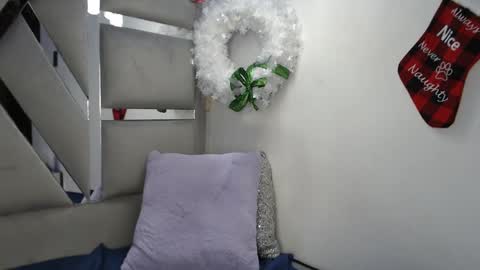 Snapshot of paola_lyon chatting on January 6, 3:19 pm Paola Lyon online show from January 6, 3:19 pm