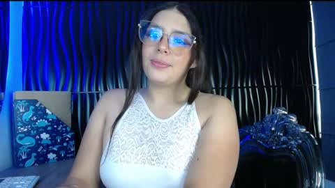 Snapshot of paola_lyon chatting on February 5, 7:31 pm Paola Lyon online show from February 5, 7:31 pm