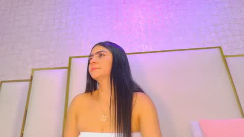 Snapshot of paolaa_rodriguez chatting on June 19, 11:47 am Paola online show from June 19, 11:47 am