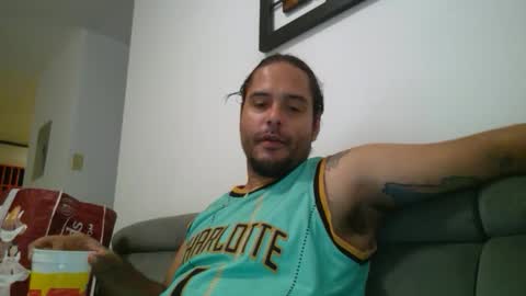 Snapshot of papiipr185 chatting on January 11, 12:59 am PapiiPR185 online show from January 11, 12:59 am