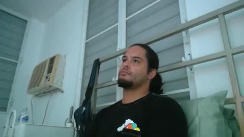 Snapshot of papiipr185 chatting on January 18, 8:29 am PapiiPR185 online show from January 18, 8:29 am