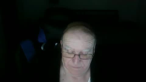 papilly online show from April 15, 8:21 am