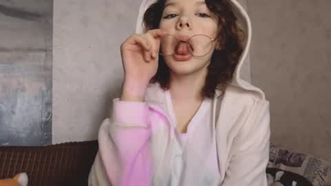 papriefert online show from January 16, 8:29 am