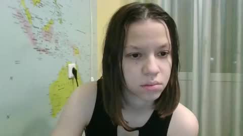 Snapshot of paradise_tease chatting on December 15, 6:45 pm paradise_tease online show from December 15, 6:45 pm