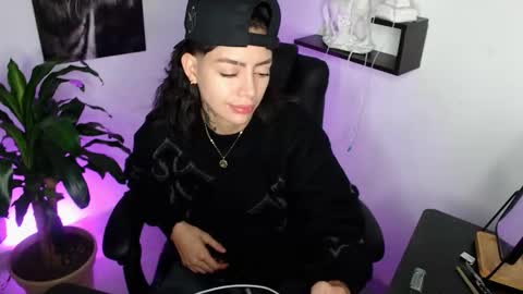 Paris D angelo online show from February 3, 7:35 am