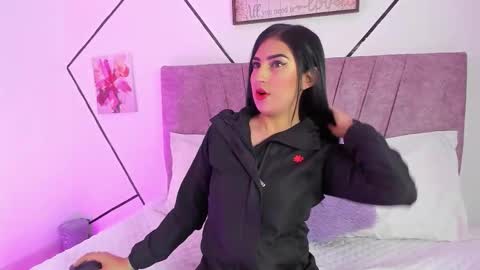 paris_evans_01 online show from September 23, 12:41 pm