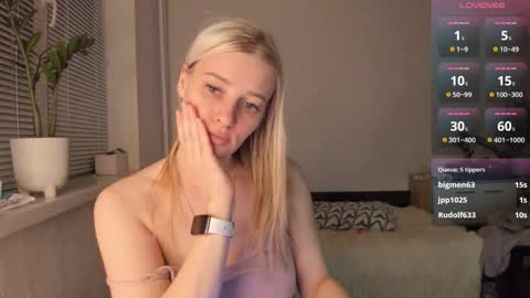 Snapshot of paris_hilt_on chatting on February 25, 2:44 pm Sasha online show from February 25, 2:44 pm