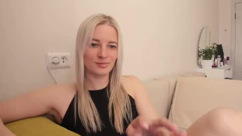 Snapshot of paris_hilt_on chatting on September 23, 3:42 am Sasha online show from September 23, 3:42 am