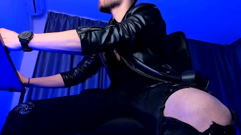 Snapshot of paris_lock chatting on December 27, 2:14 am Paris online show from December 27, 2:14 am